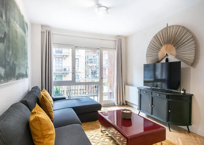 Spacious And Elegant Oasis In The Best Location