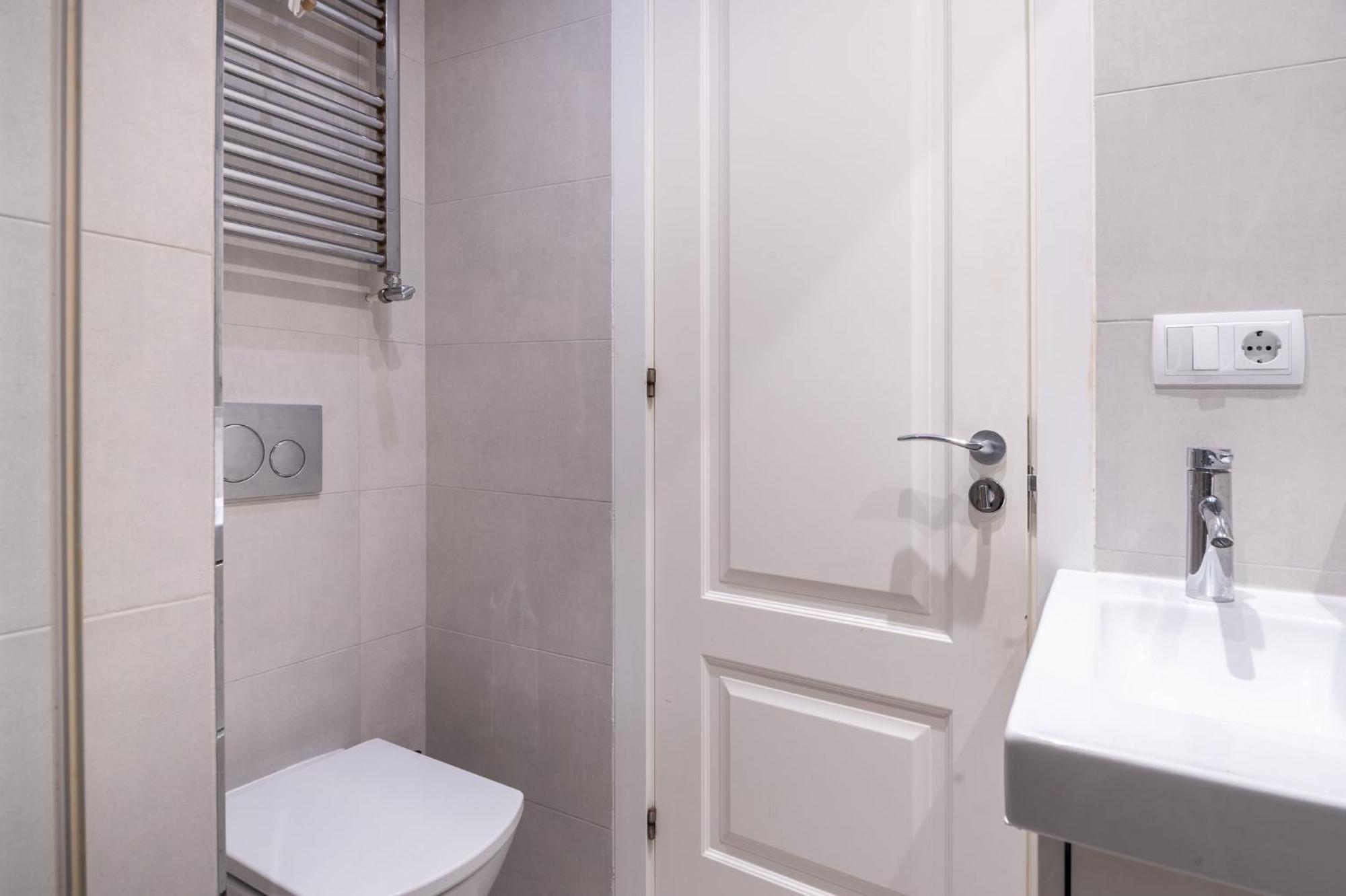 Appartement Spacious And Elegant Oasis In The Location