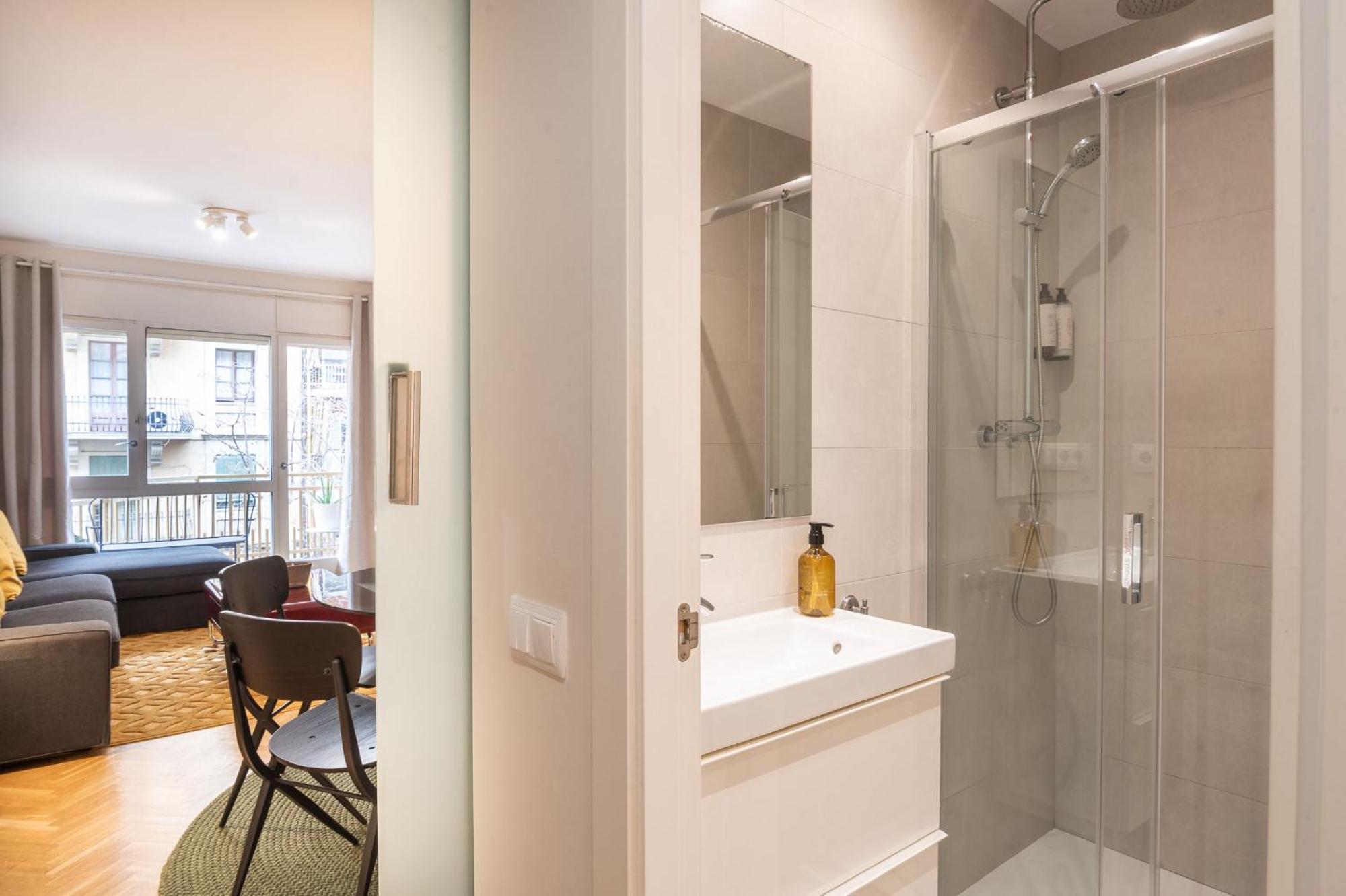 Spacious And Elegant Oasis In The Location Barcelone